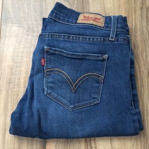 Distressed Levi’s Skinny Jeans